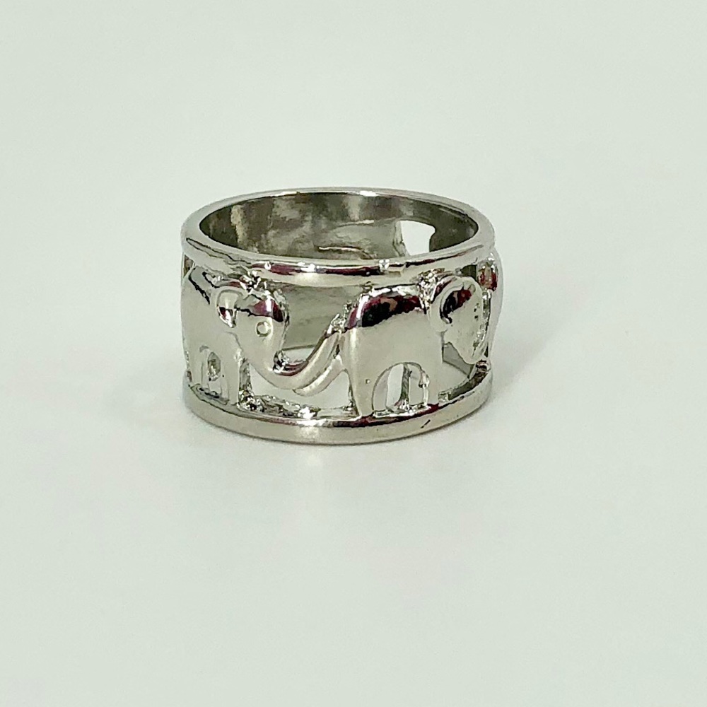 Cute baby elephant 10KT white gold filled ring - Picture 2 of 7